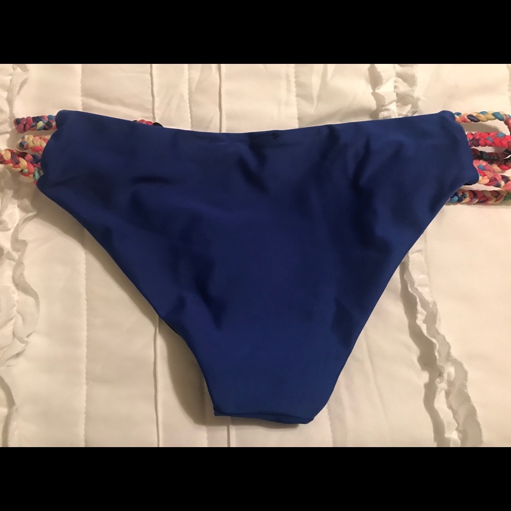 Bikini - Picture 5 of 5